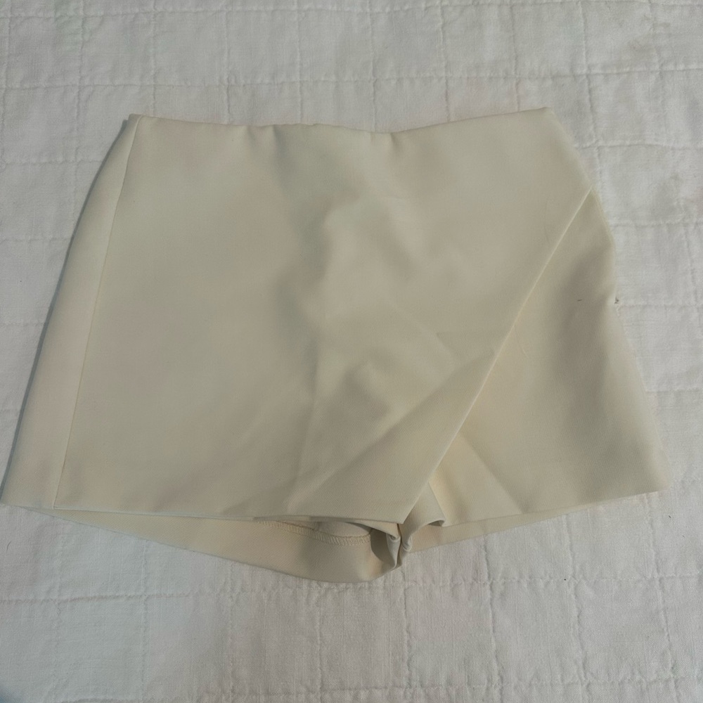 Zara Cream Skort - Size Medium